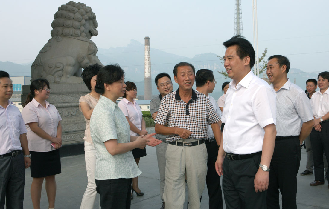2012年8月，省委常委、宜昌市委書記黃楚平到東圣集團調研。